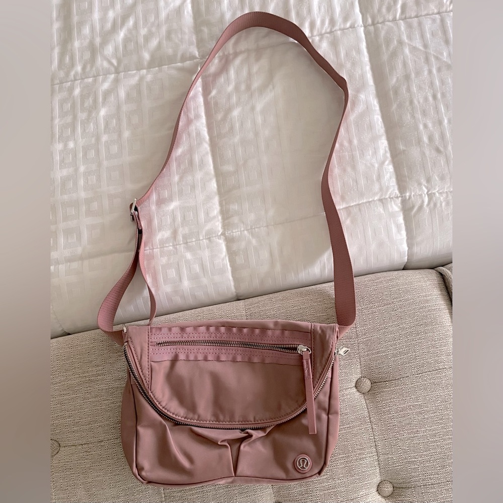 Lululemon Festival Bag II Quicksand Pink